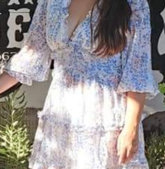 Beautiful Dress - Picture 2 of 6